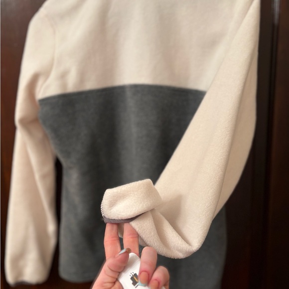 Columbia Cream and Gray Sweatshirt - Picture 4 of 4